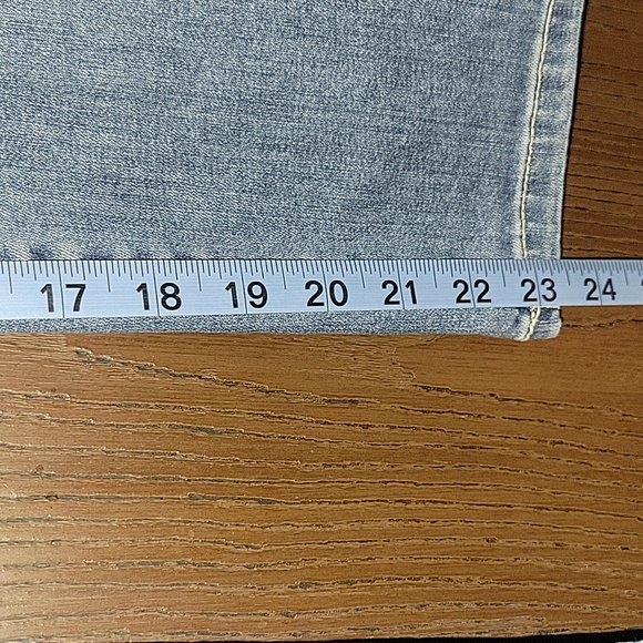 Chicos Crop Jeans - Picture 3 of 9